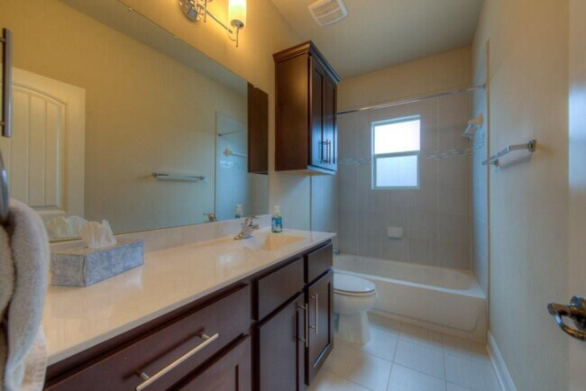 Building Photo - 4524 Ruiz St