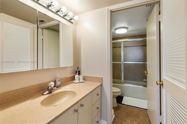 Building Photo - 18061 Biscayne Blvd