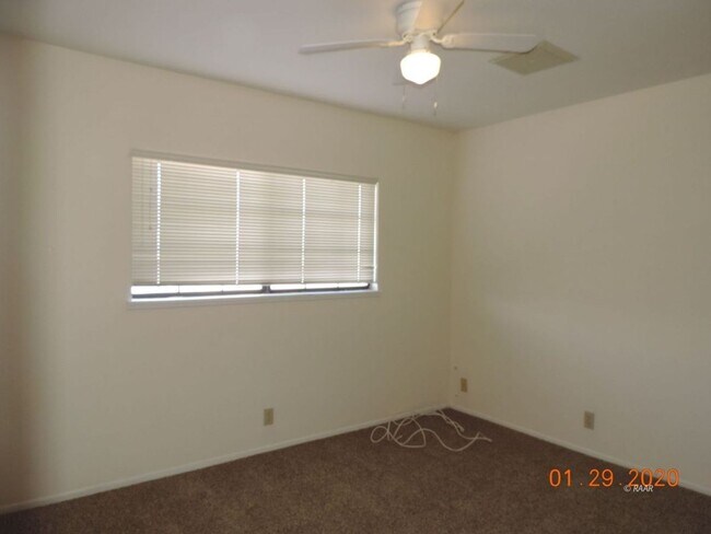 Building Photo - 600 W Graaf Ave