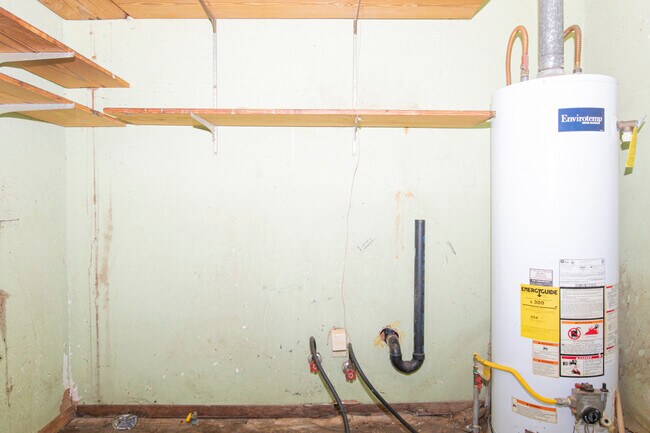 Building Photo - 407 Nugier Ave