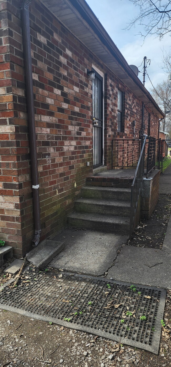 Building Photo - 1748 22nd Ave N