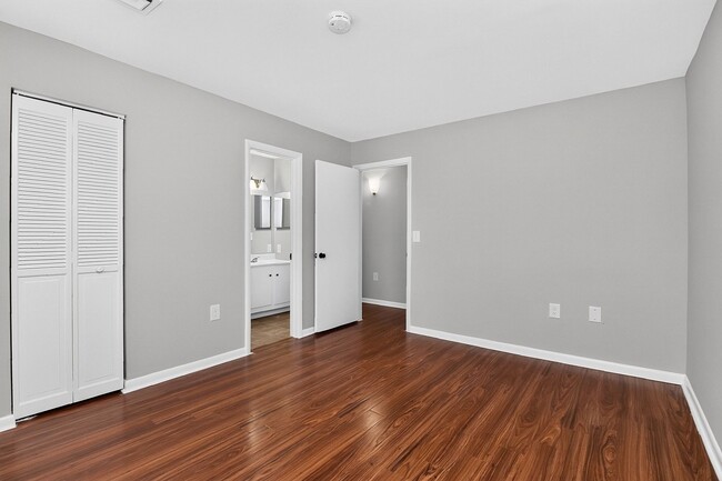 Building Photo - 4804 Spring Lake Dr
