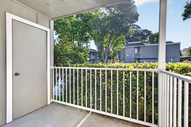 Building Photo - Updated Walnut Creek Condo | 2 Bed • Pool • In-Unit Laundry • Near BART