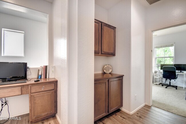 Building Photo - 1120 N Crosscreek Dr