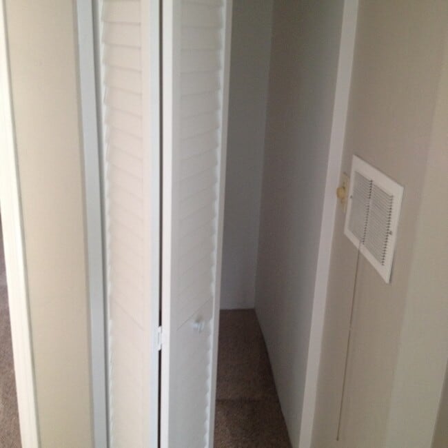 Building Photo - Beautiful 2bd/1ba Upstairs Duplex with a H...