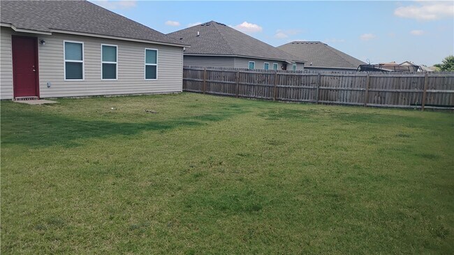 Building Photo - 1701 Forest Dr