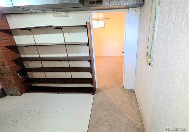 Building Photo - 916 Custer Ave