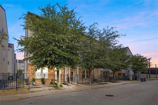 Primary Photo - 707 Schwartz St