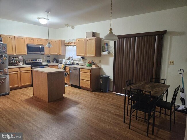 Building Photo - 20934 Freedom Run Dr