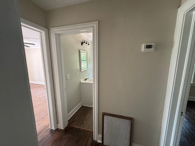 Building Photo - Adorable home in heart of Thomson