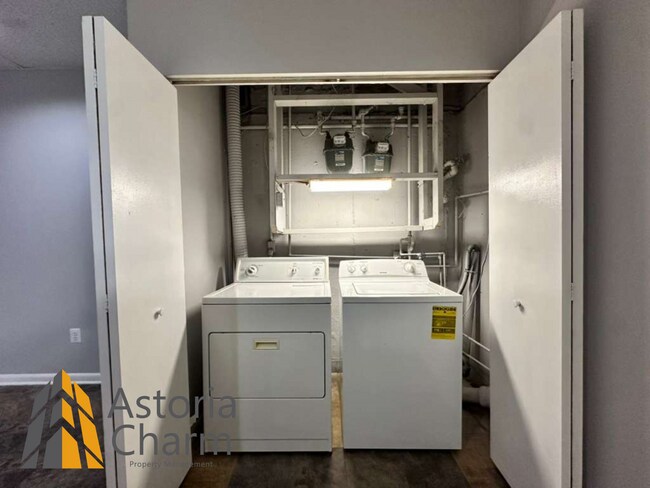 Building Photo - 3519 Rosekemp Ave