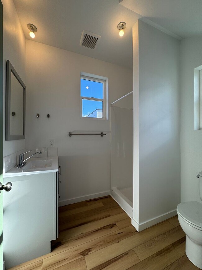 Building Photo - Spacious 4-Bedroom, 3-Bath Home with Stunning Views