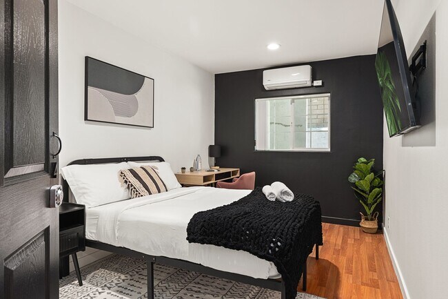 Building Photo - 10777 Ashton Ave