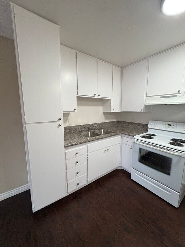 Building Photo - 1 Bedroom, 1 Bath - 55+ Senior Living Community