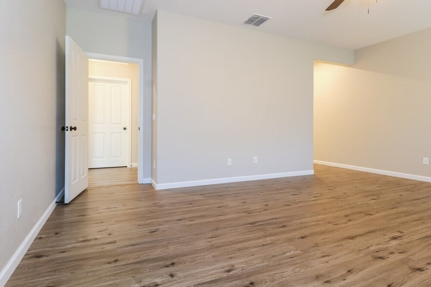 Building Photo - 16574 W Sierra St