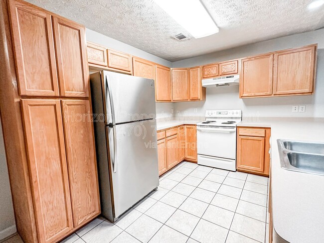 Building Photo - 3989 Hidden Hollow Dr