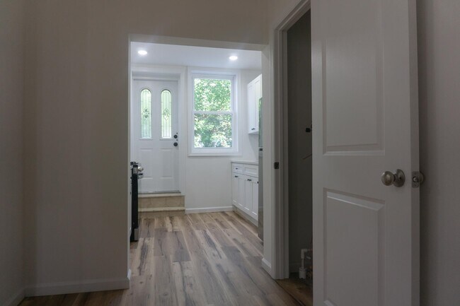 Building Photo - 576 Newark Ave