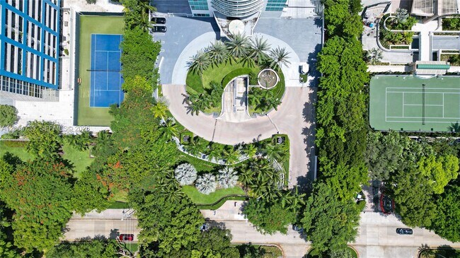 Building Photo - 2101 Brickell Ave