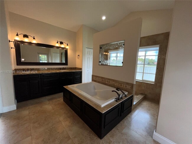 Building Photo - 1127 Laguna Springs Dr