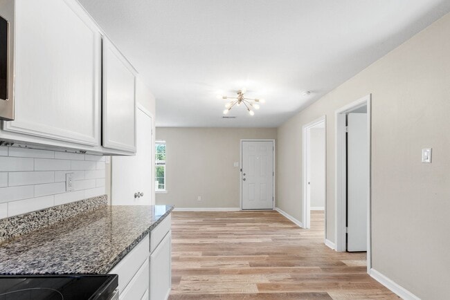 Building Photo - 903-903 Allen St