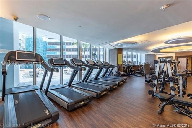 Building Photo - 200 Biscayne Blvd Way