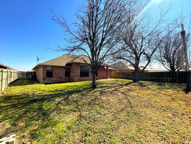 Building Photo - 3913 Lamar Dr