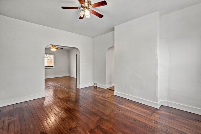 Building Photo - AVAILABLE MAY 1ST!! STUNNING 3 BEDROOM, MUST SEE!