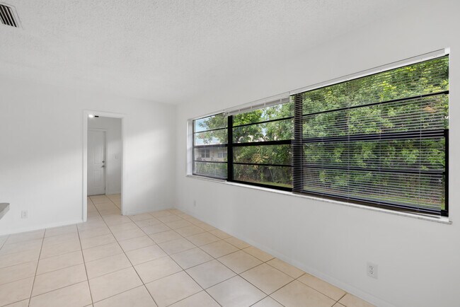 Building Photo - 4108 NW 79th Ave