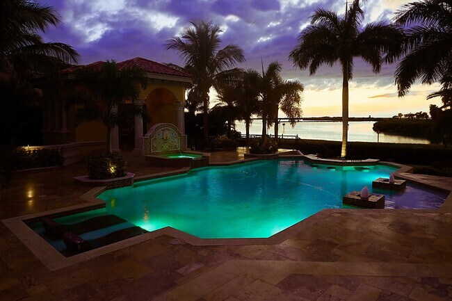 Building Photo - 1363 Oceanview Dr