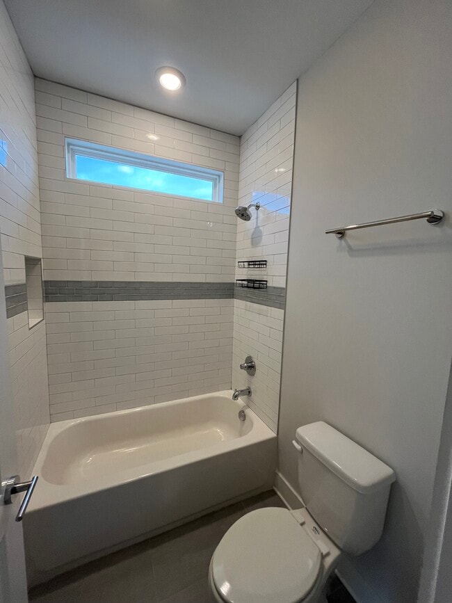 Building Photo - 413 35th Ave N