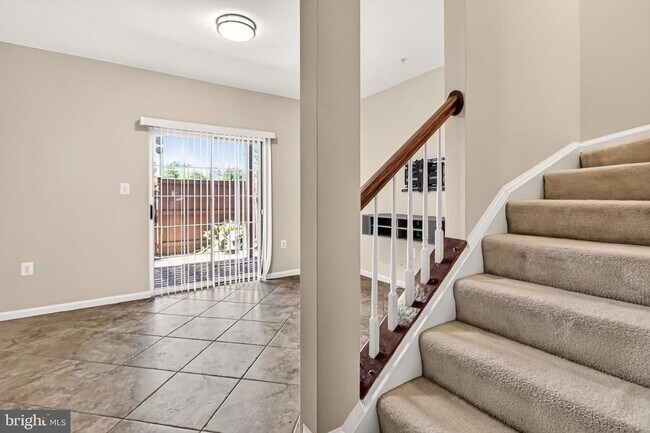 Building Photo - 6126 Madison Crest Ct