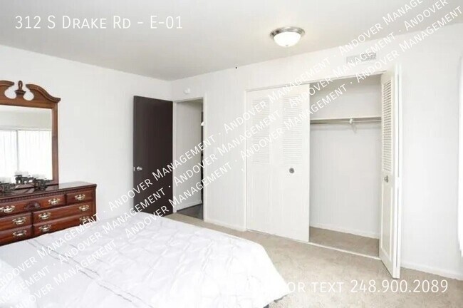 Building Photo - 312 S Drake Rd