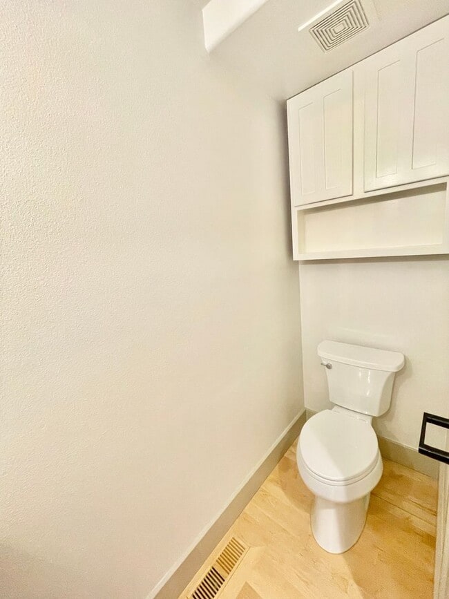 Building Photo - AVAILABLE NOW 3 BD 3.5 BA Townhome in Fremont