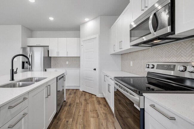 Building Photo - AVAILABLE NOW! EDGEWOOD ESTS DUPLEX LOCATED ON 1-ACRE LOT IN MIDLOTHIAN, TX!