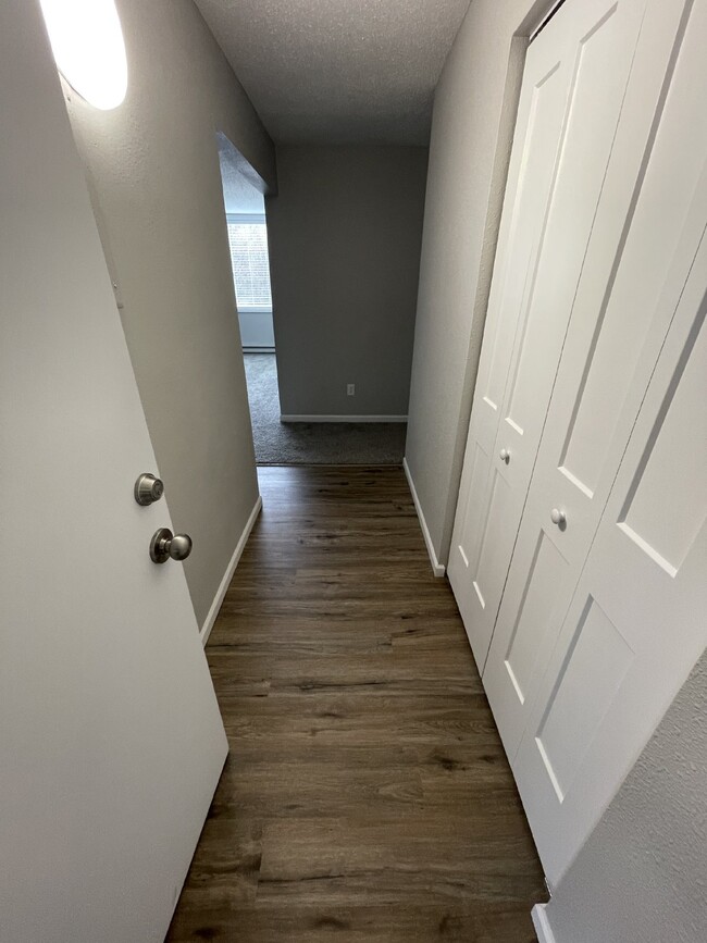 Building Photo - Charming Newly Remodeled 2 Bedroom Apartme...