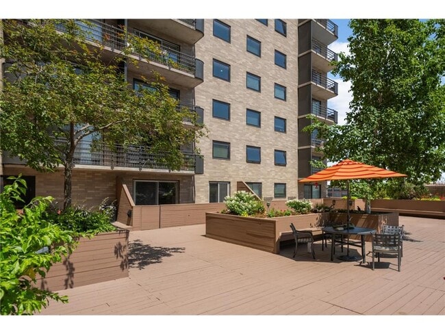 Building Photo - 66 9th St E