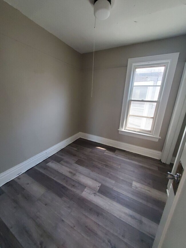 Building Photo - 600-602 S. 28th St. - Duplex