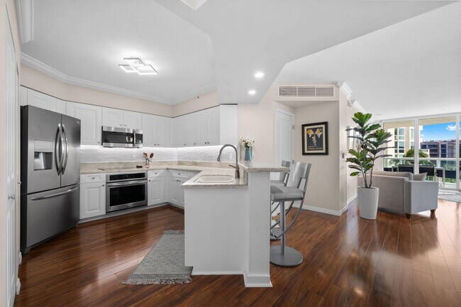 Building Photo - 347 N New River Dr E