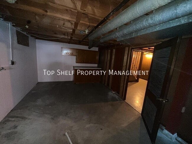 Building Photo - 421 S 8th Ave E