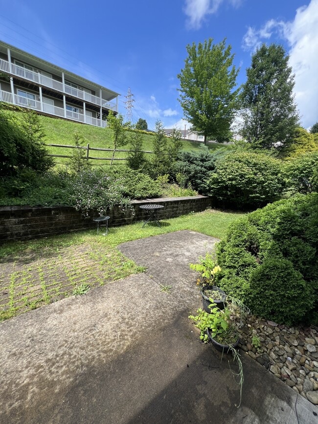 Building Photo - 171 Windwood Dr
