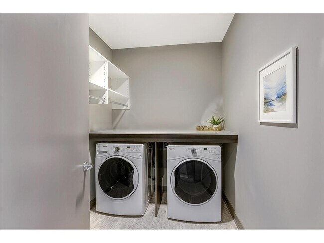 Building Photo - 315 1st Ave NE