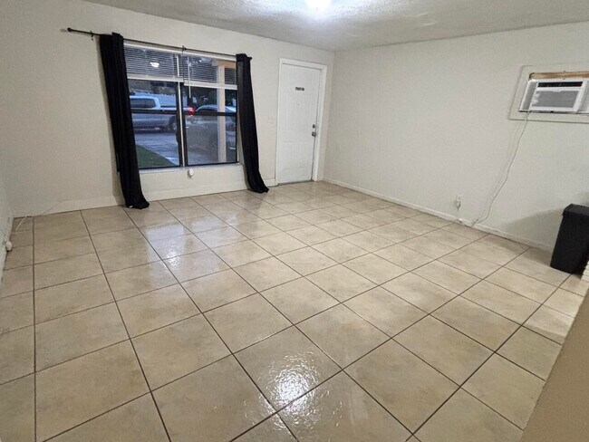 Building Photo - 2901 NW 21st St