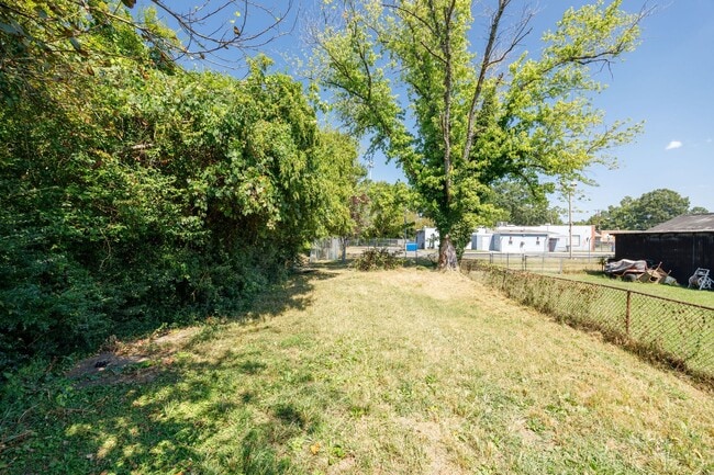 Building Photo - PRICE DROP on 3 Bedroom/1.5 Bath Northside...