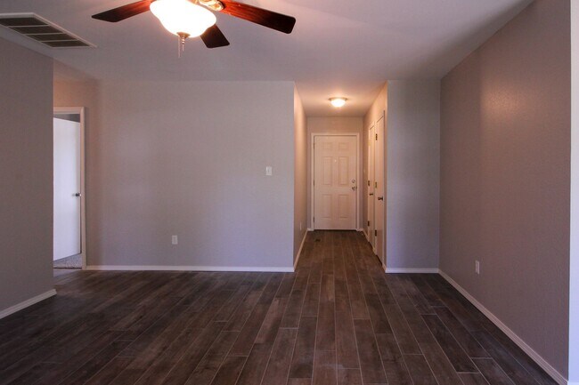 Building Photo - Freshly Remodeled & Ready For You To Call Home!