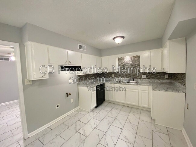 Building Photo - 8282 Fayette Cove