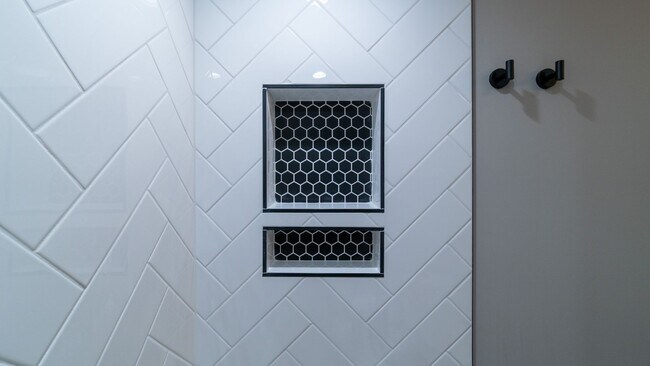 Building Photo - Contemporary 2-Bed, 2-Bath Garden Apartment in Uptown – Move-In Ready!