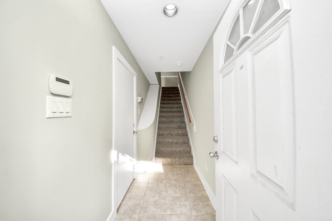 Building Photo - 8715 Meadowcroft Dr