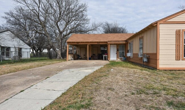 Building Photo - 903 W Kern Rd