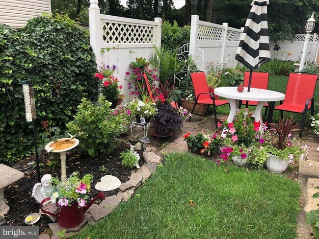 Building Photo - 295 Lander Dr