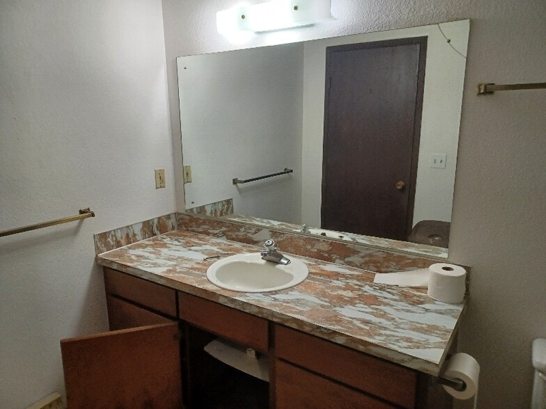Building Photo - 4532 S Donald Ct